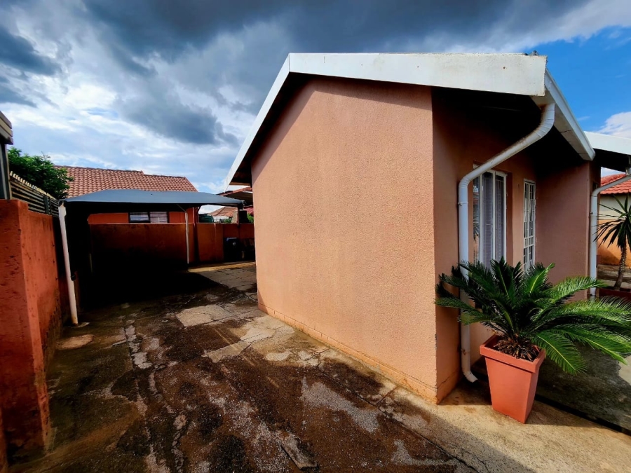 2 Bedroom Property for Sale in Tlhabane West North West